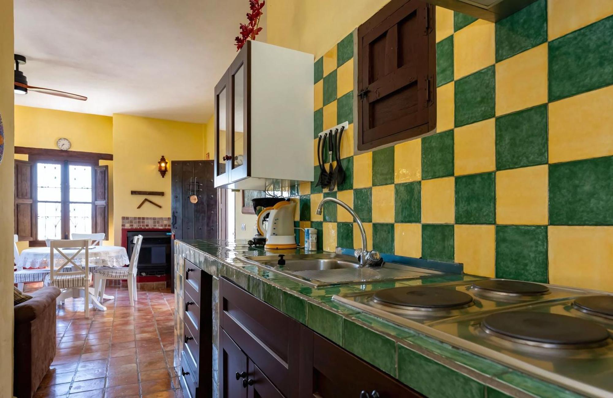 Castle Tower Ground Floor Apartment In Rural Holiday Park 'Cezanne' Tolox Dış mekan fotoğraf