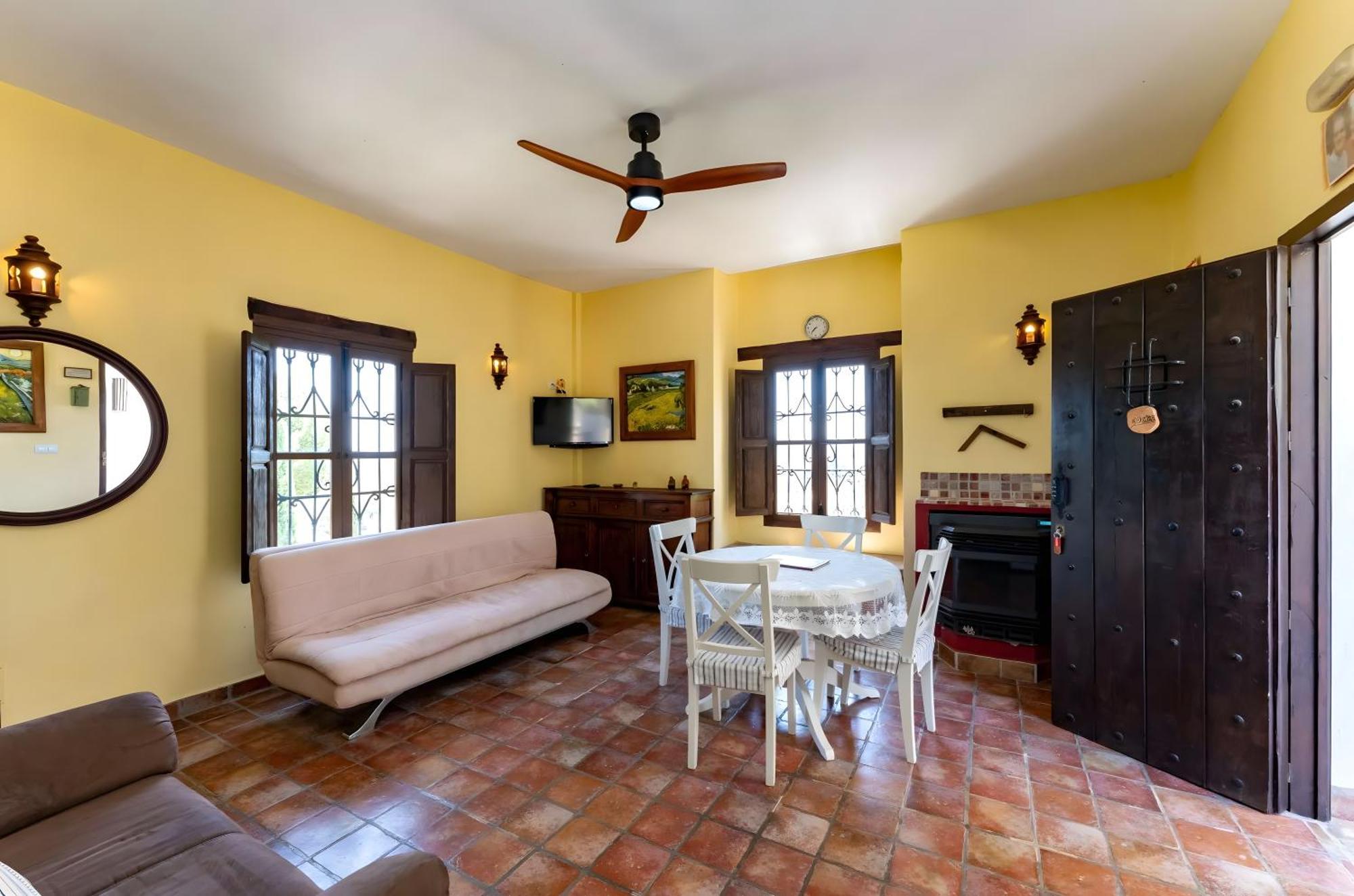 Castle Tower Ground Floor Apartment In Rural Holiday Park 'Cezanne' Tolox Dış mekan fotoğraf